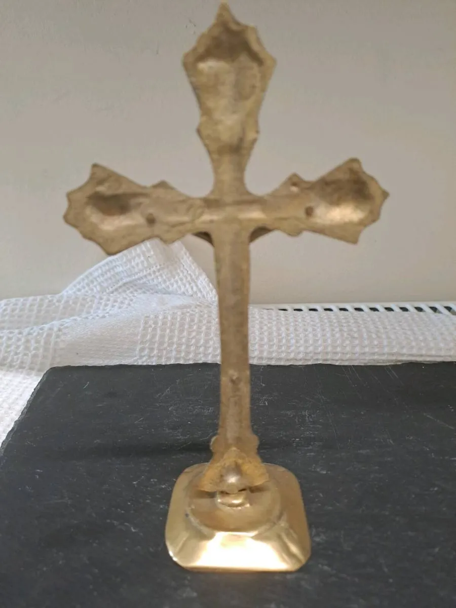 Vintage Brass Tabletop Crucifix – 15cm - Image 3