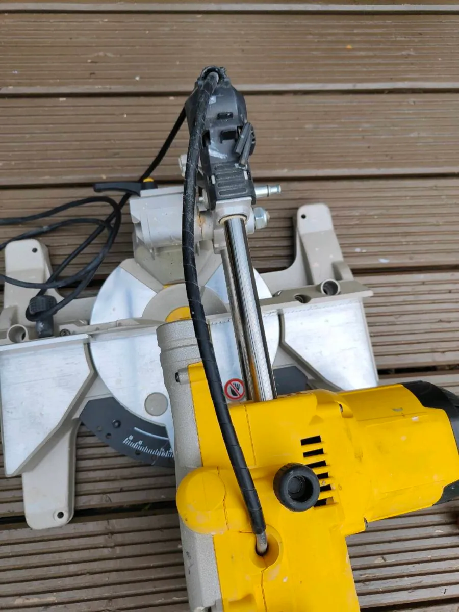 DeWalt mitre saw - Image 3