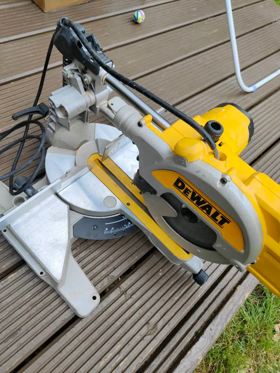 DeWalt mitre saw - Image 2
