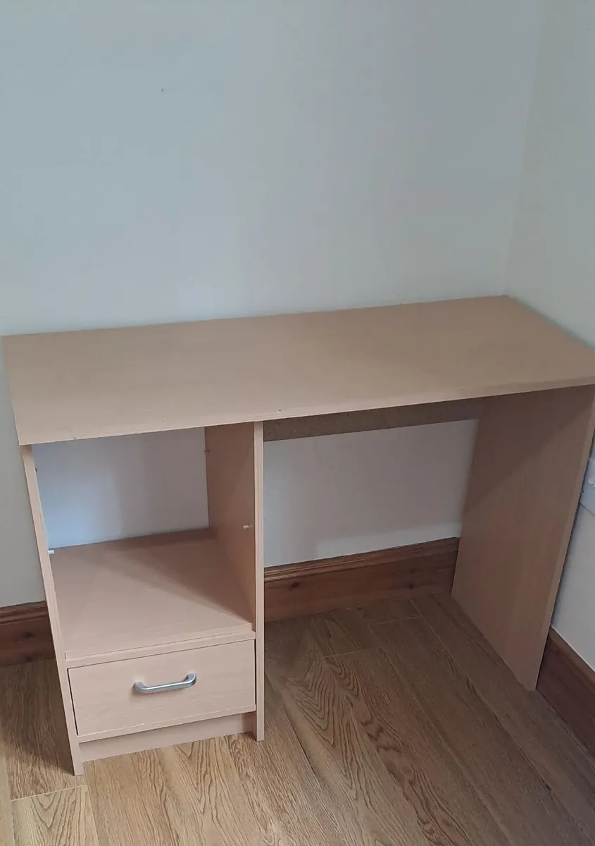Desk and office chair - Image 2