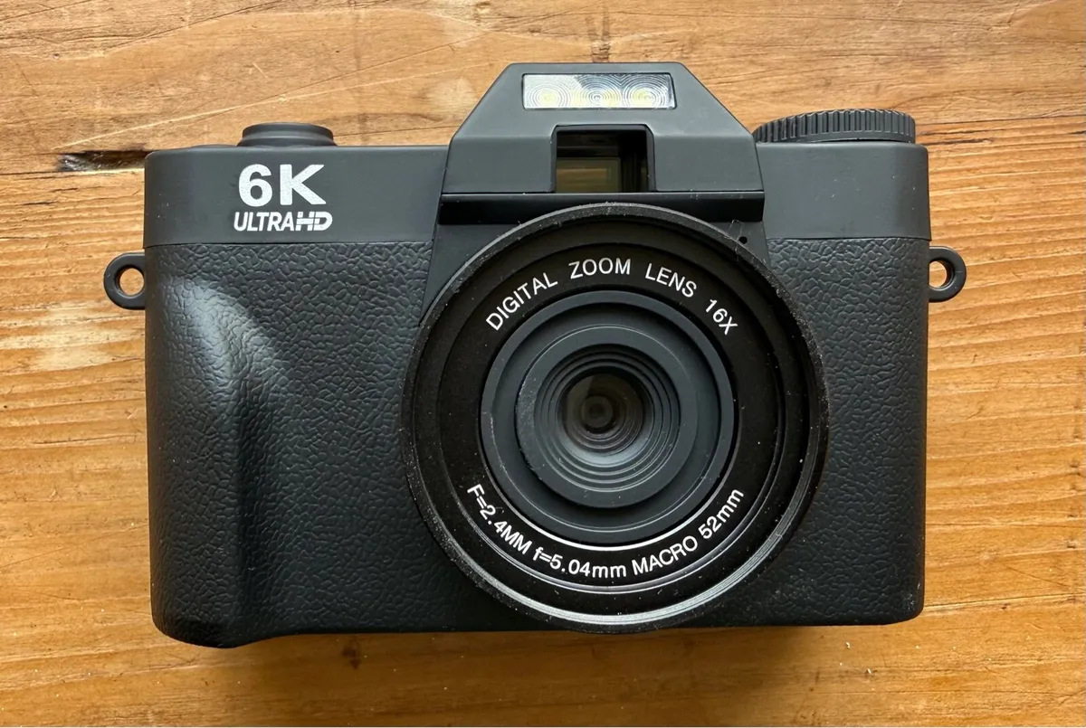 Digital Camera 6K - Image 3