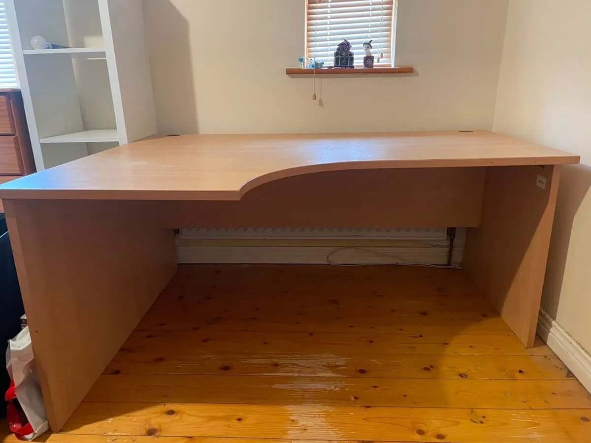 Desk - Image 4
