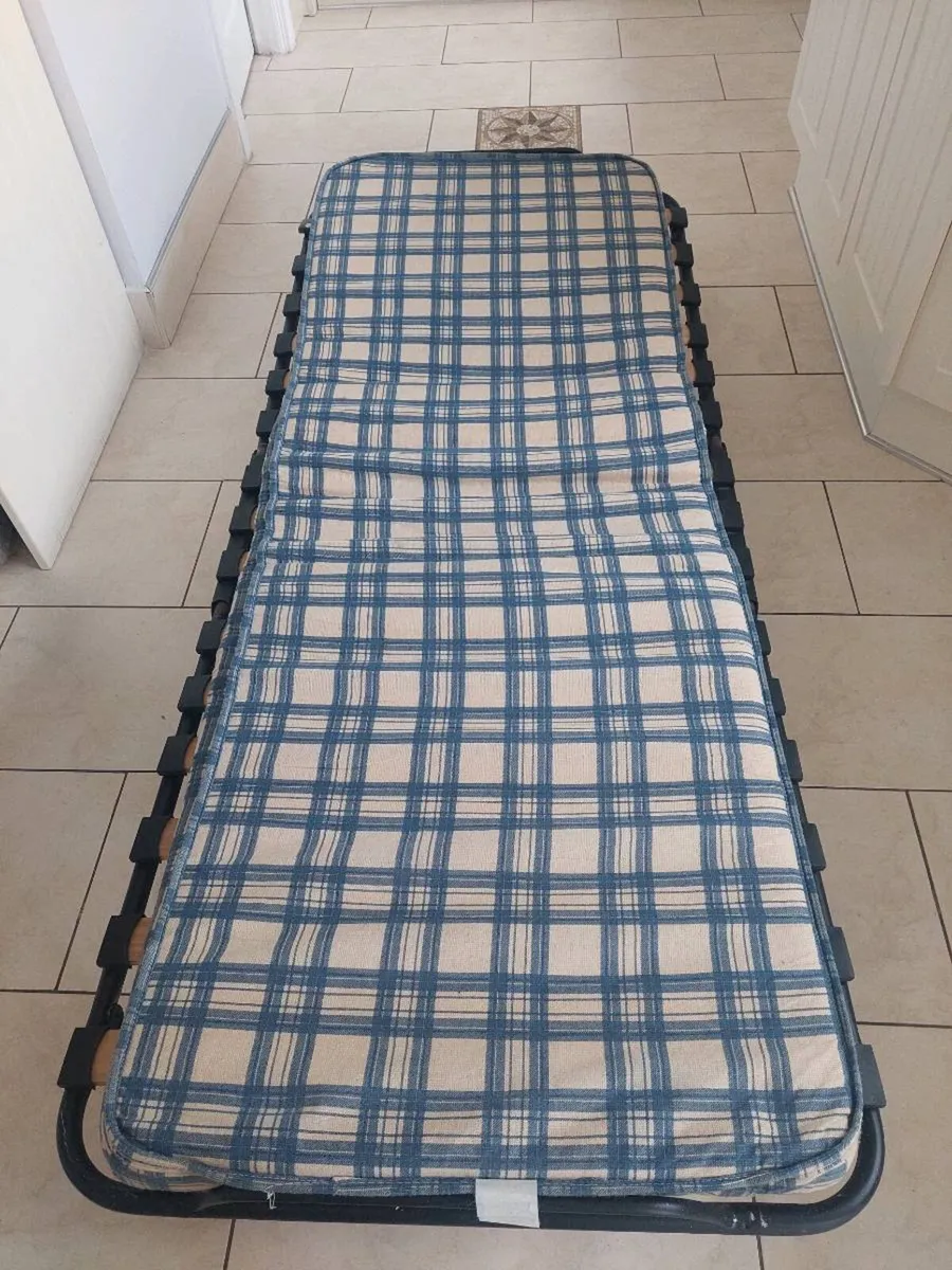 Fold up single bed - Image 1