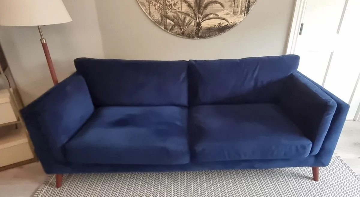 EZ Living 3-Seater Sofa – Like New!