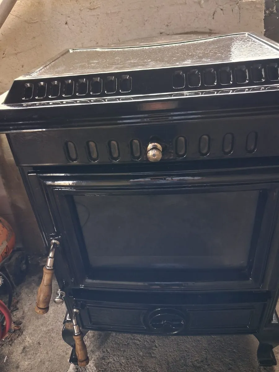 Stove with back boiler - Image 2