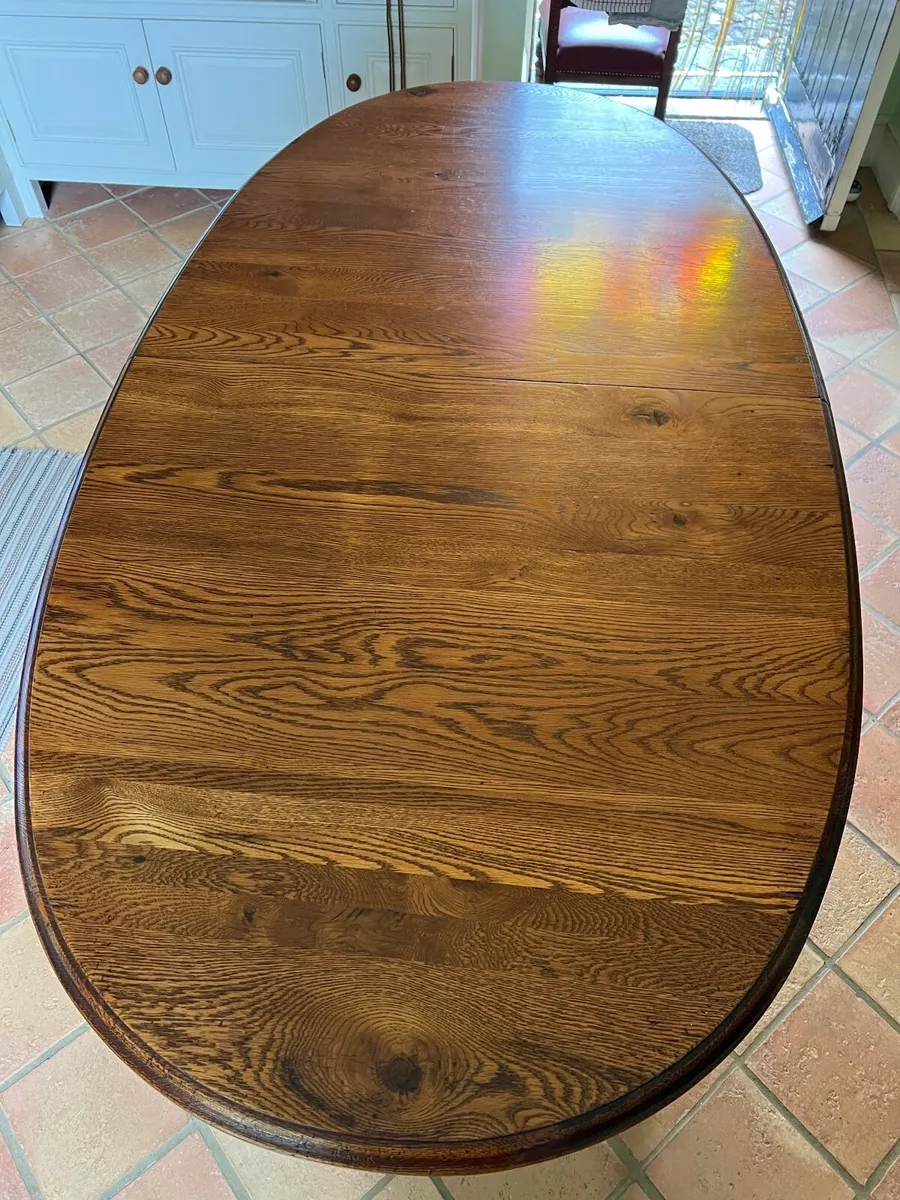 Superb Extendable Oak Dining Table, six chairs - Image 1