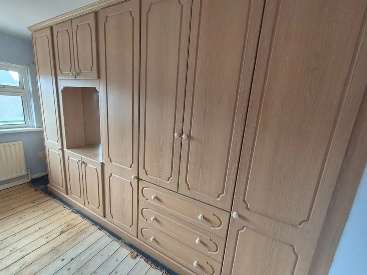 Built in wardrobe - Image 3