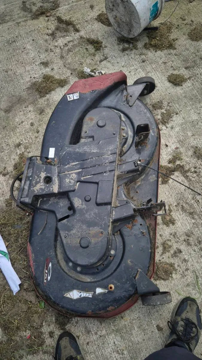 Lawnmower deck 42 inch - Image 1