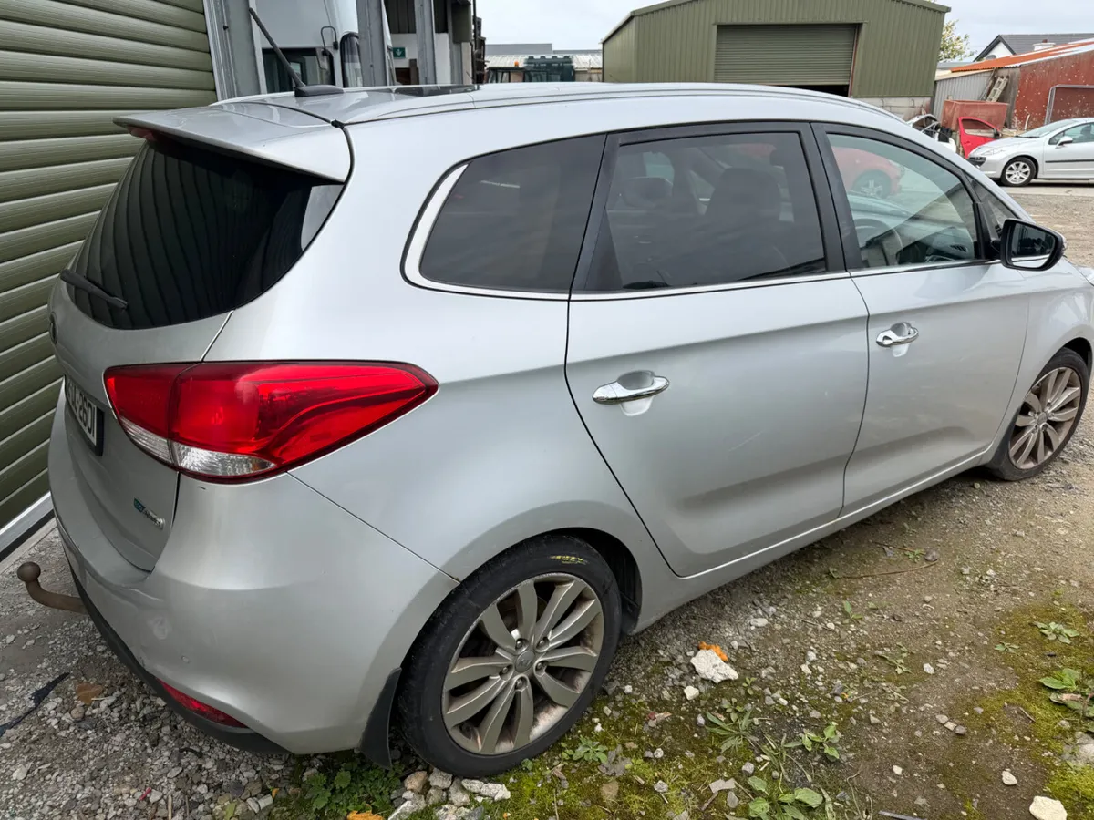 152 Kia Carens - Image 4