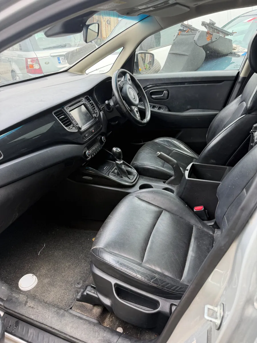 152 Kia Carens - Image 2