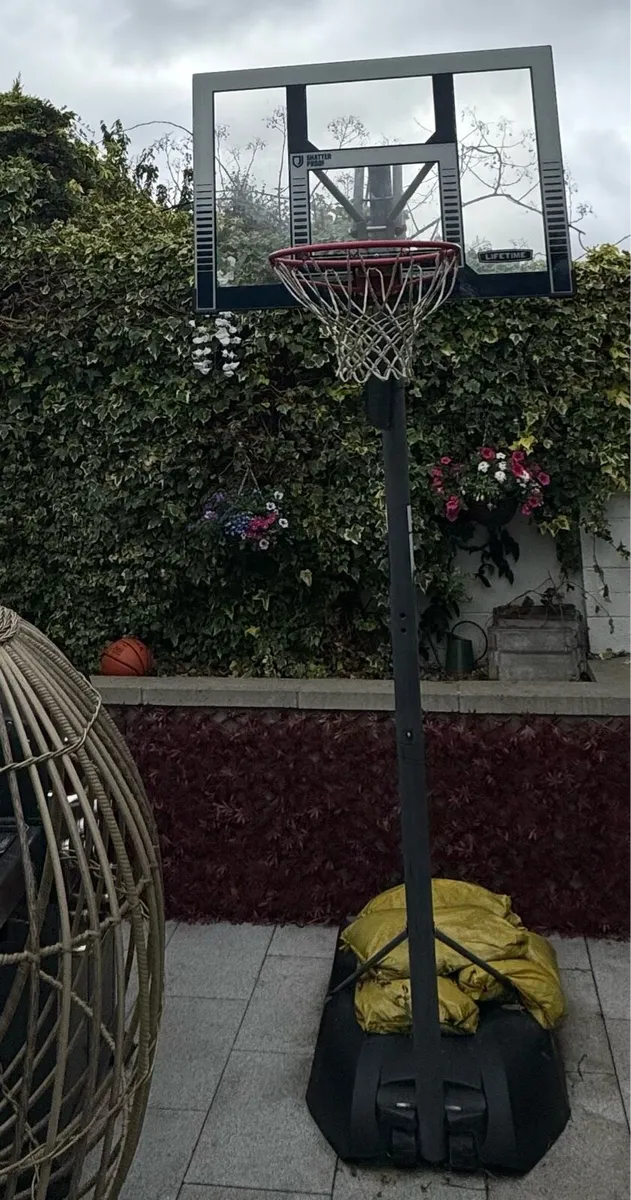 Basketball hoop and base set - Image 2