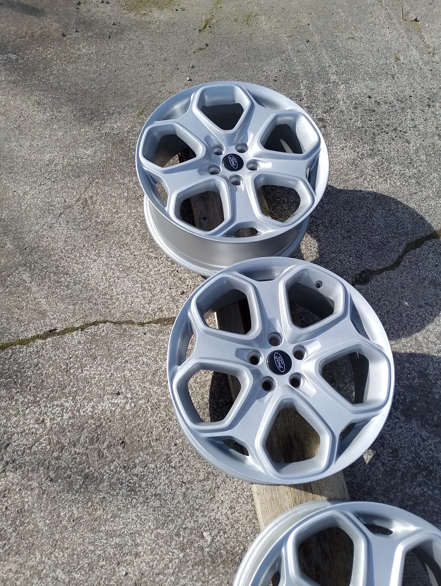 Genuine MK2 Ford Focus ST snowflake alloys 18 inch - Image 2