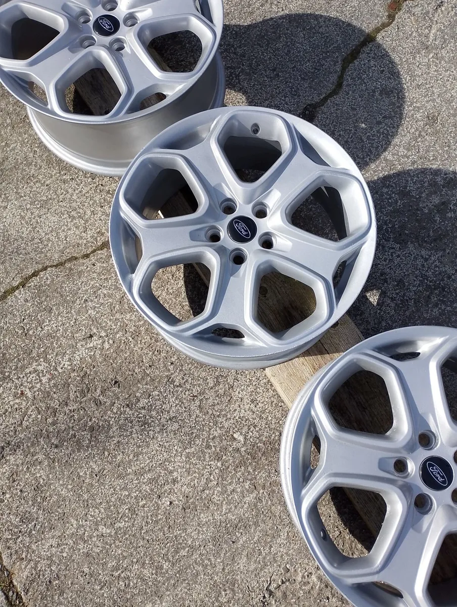 Genuine MK2 Ford Focus ST snowflake alloys 18 inch - Image 3