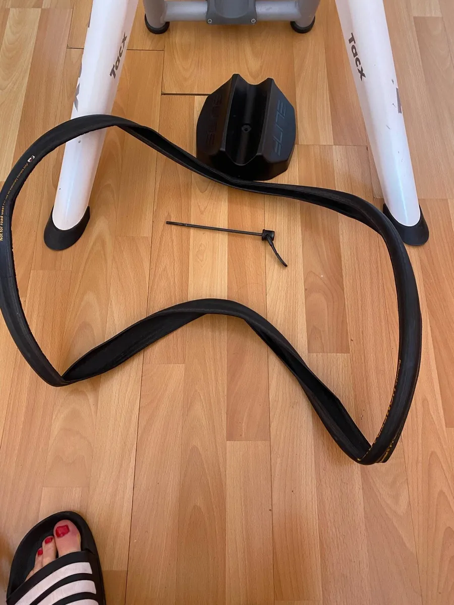 Tacx Flow Smart Turbo Trainer - Image 2