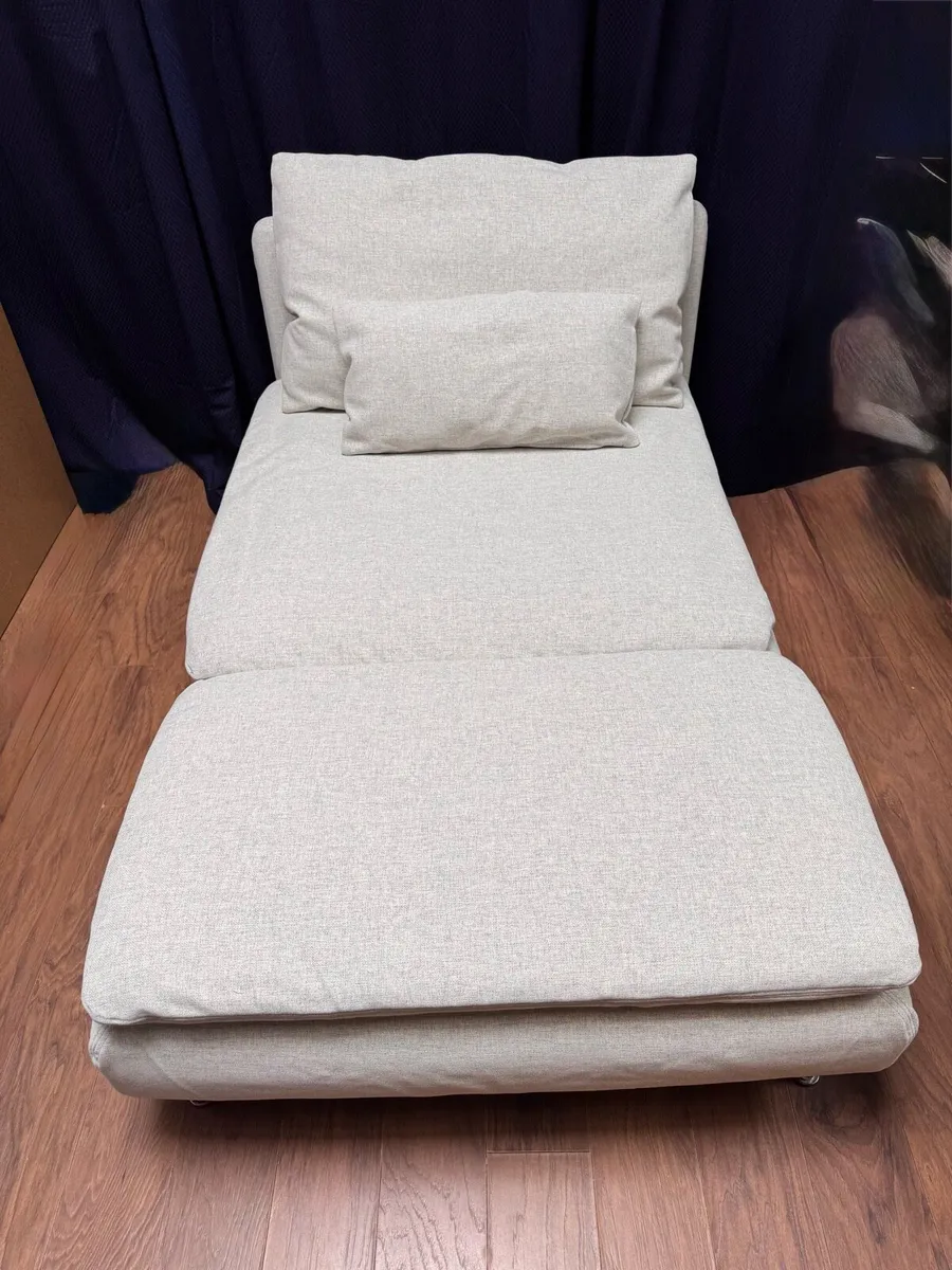 Chaise Lounge - Image 1