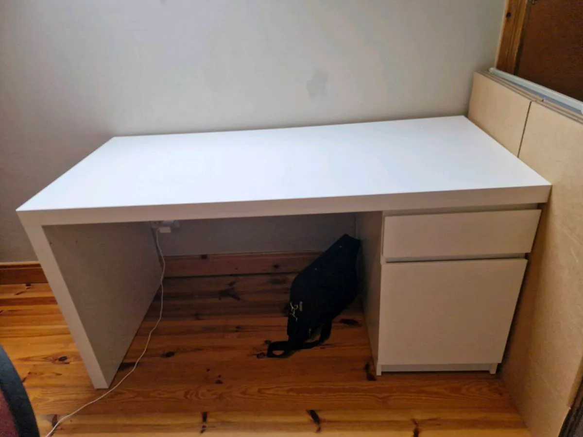 Office/study desk - Image 2