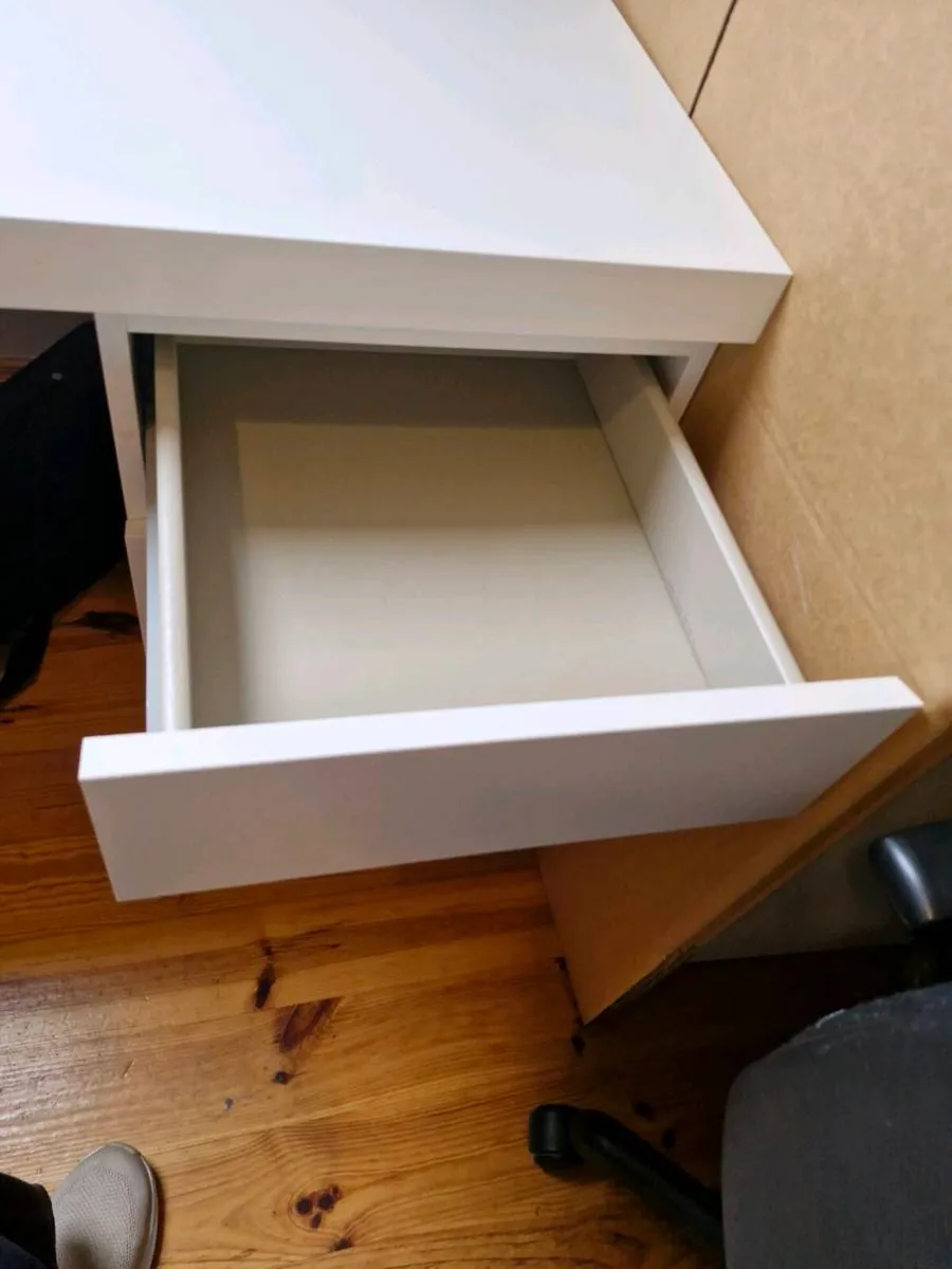 Office/study desk - Image 3