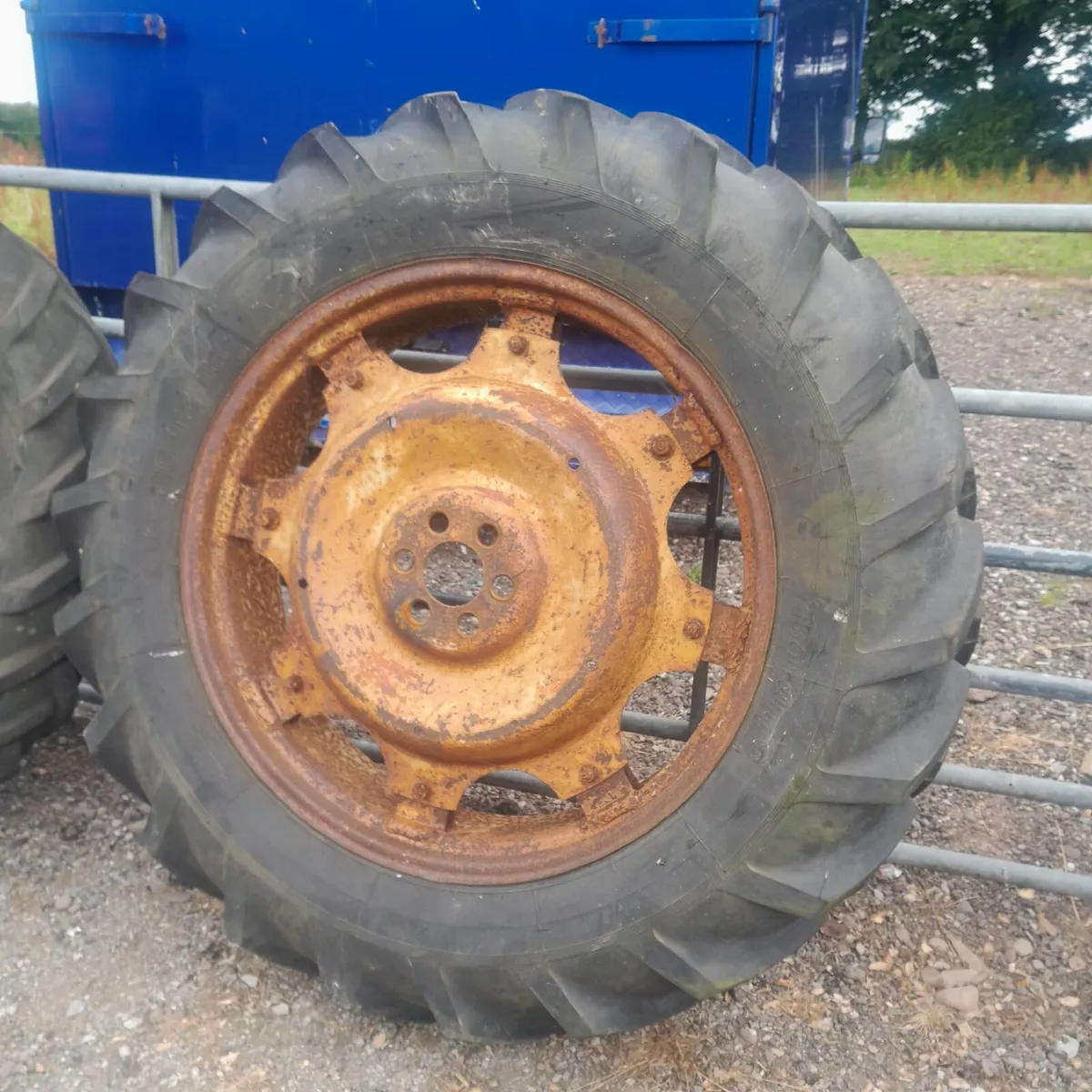 Ford tractor wheels - Image 3