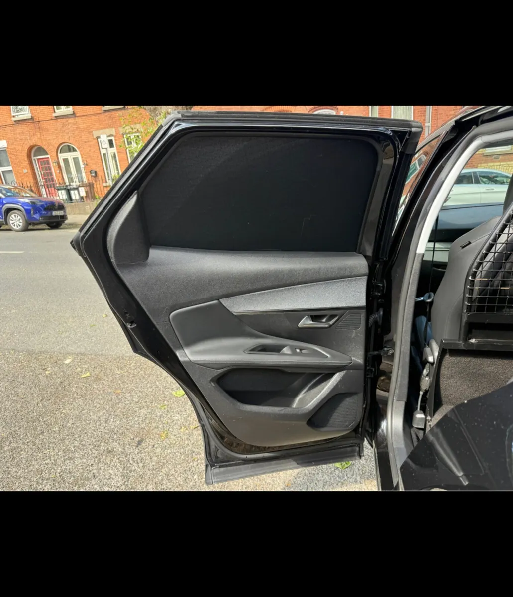 AUTOMATIC .  2019 Peugeot 3008 2 seat commercial. - Image 2