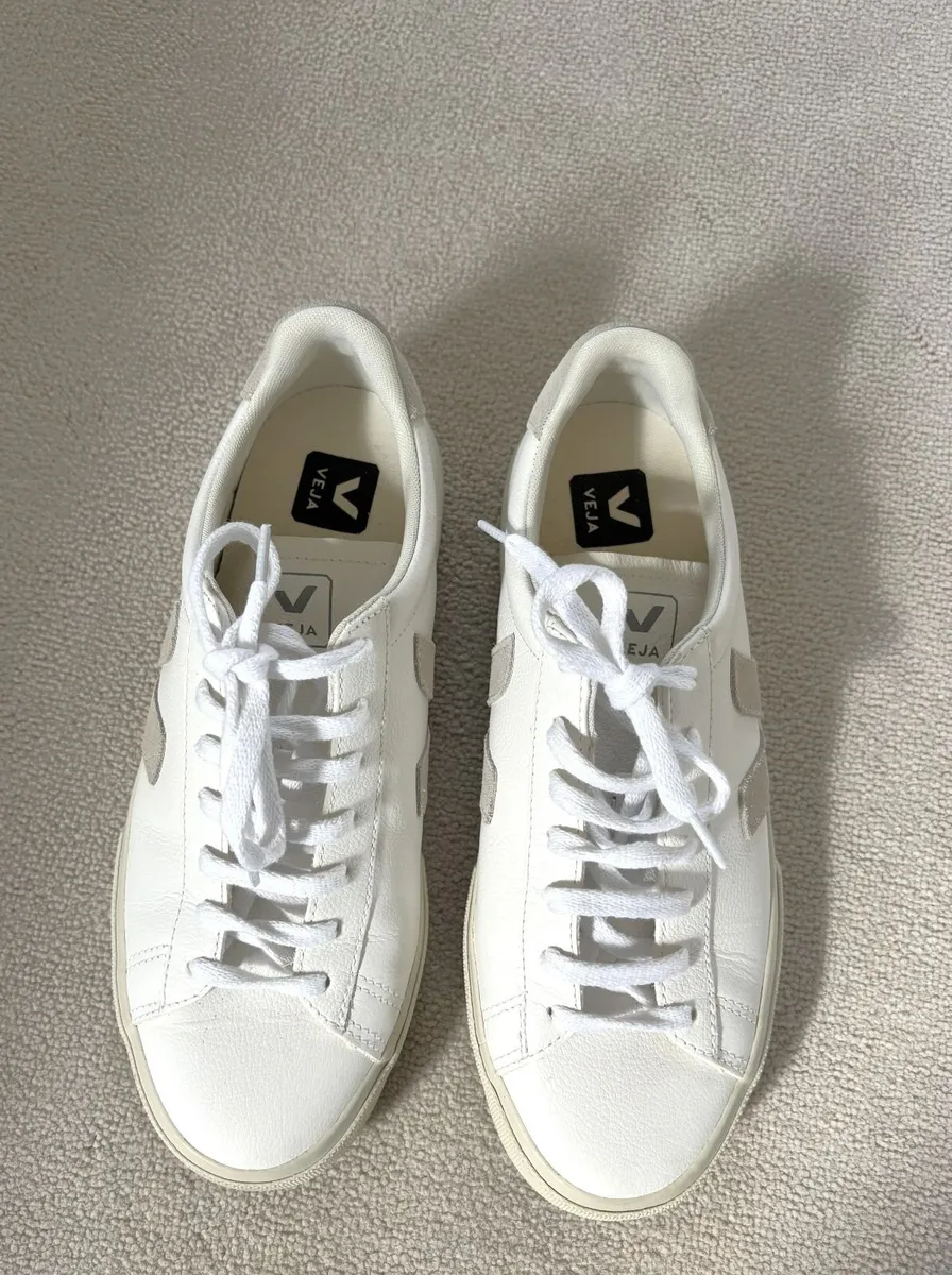 Veja Trainers - Image 3