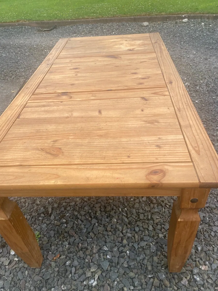 Kitchen table - Image 1