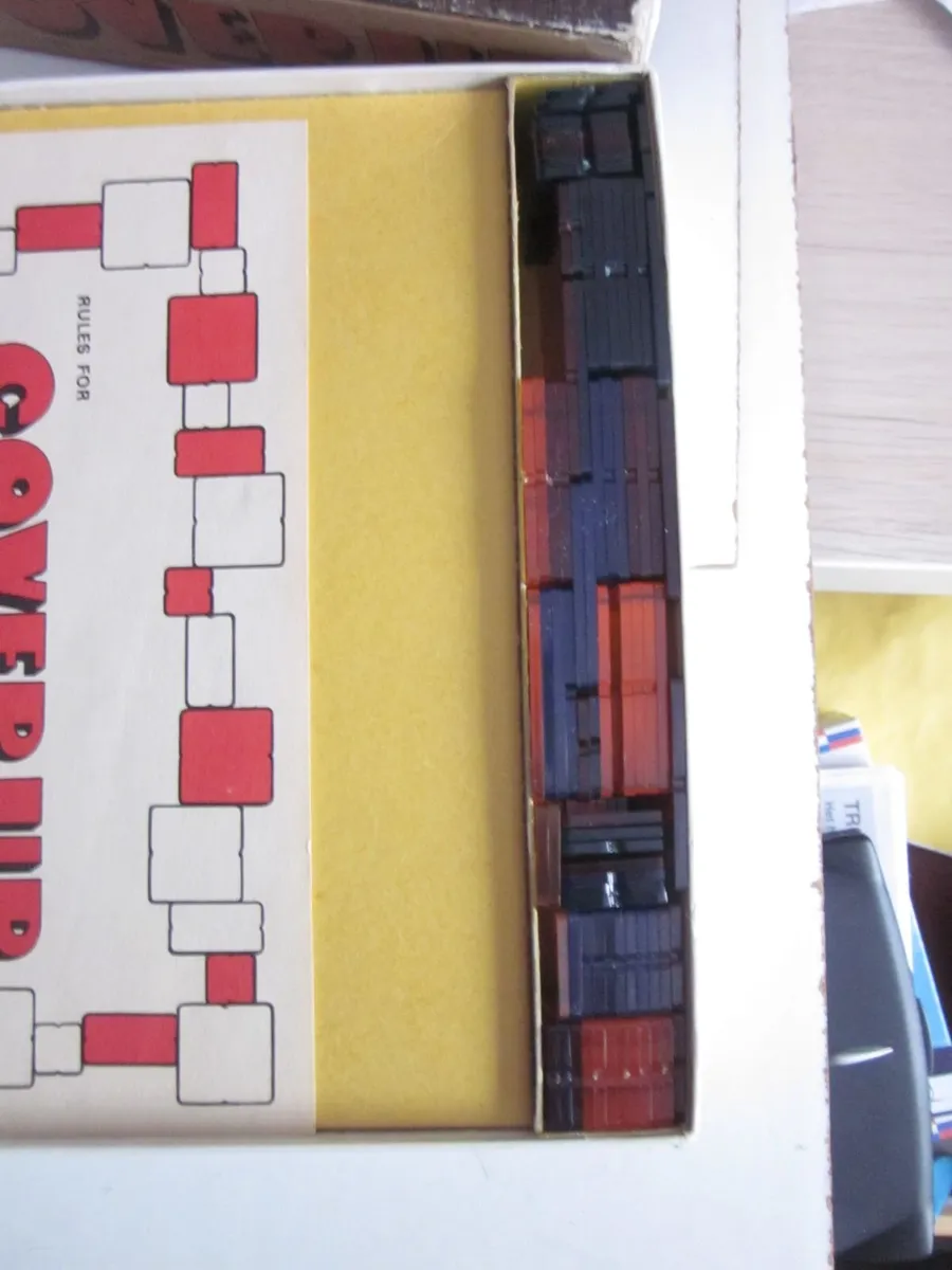 Vintage Cover Up Board Game 70's - Image 3
