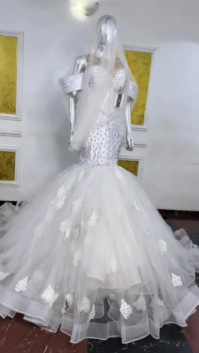 Wedding dress - Image 2