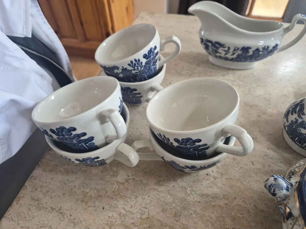 Churchill Plates Cups Teapot for sale - Image 3