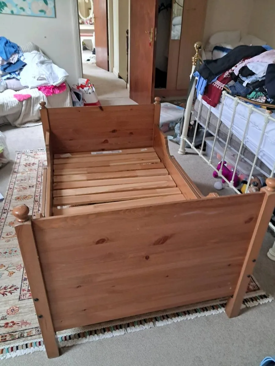 Free adjustable single bed - Image 1