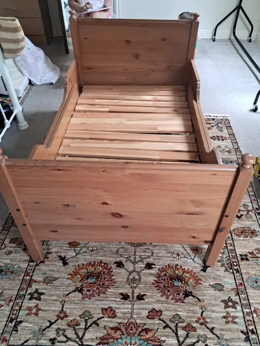 Free adjustable single bed - Image 3
