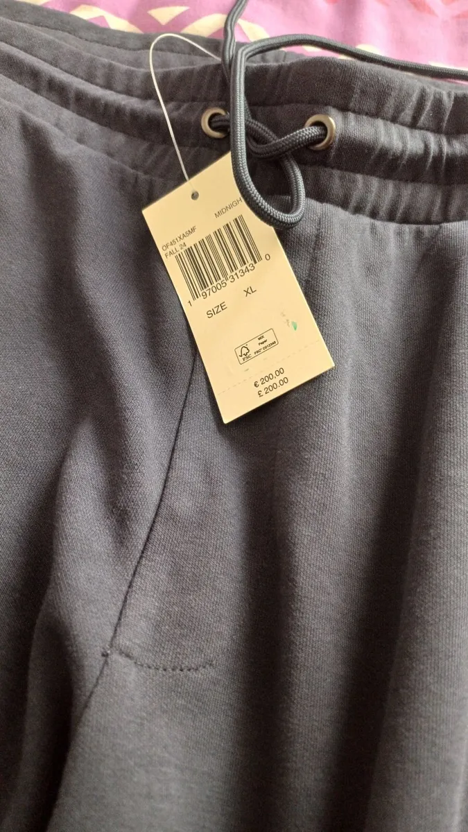 Clothes - Image 3