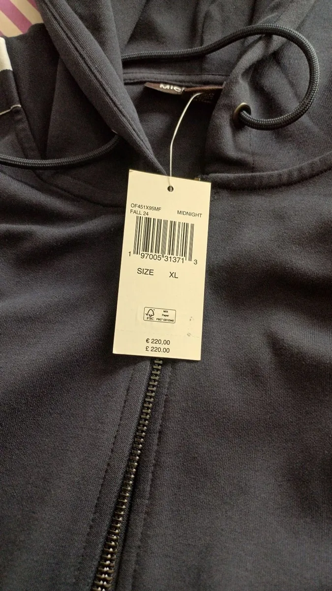 Clothes - Image 4