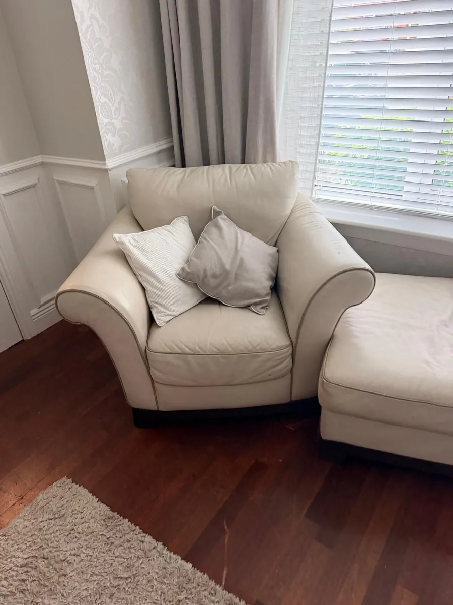 White leather couch/suite with footrests - Image 1