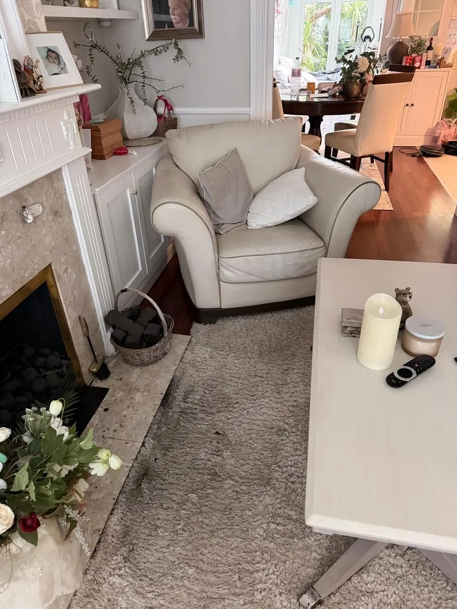 White leather couch/suite with footrests - Image 4