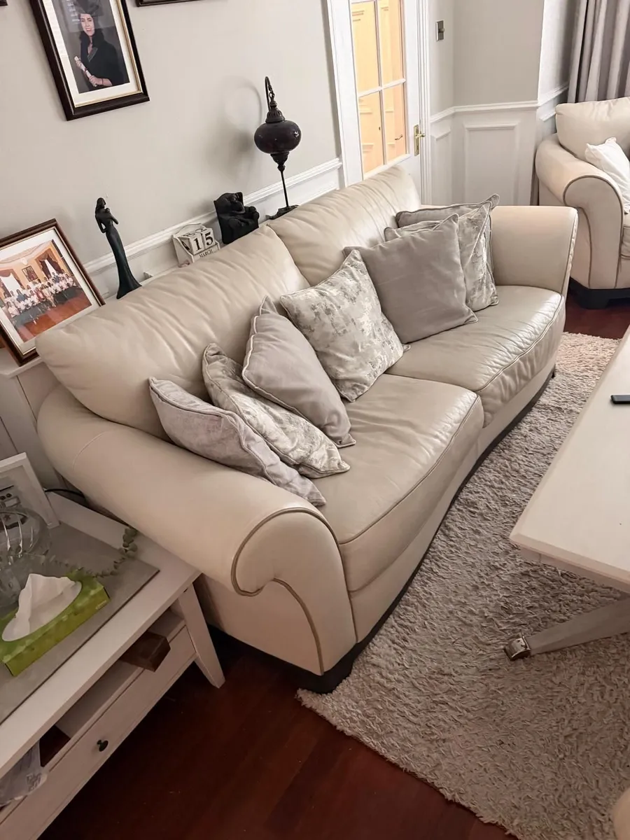 White leather couch/suite with footrests - Image 3