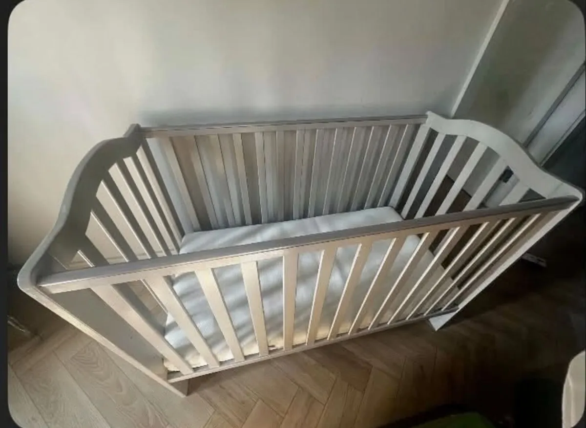 Large Baby Cot with Clean Mattress - Image 3