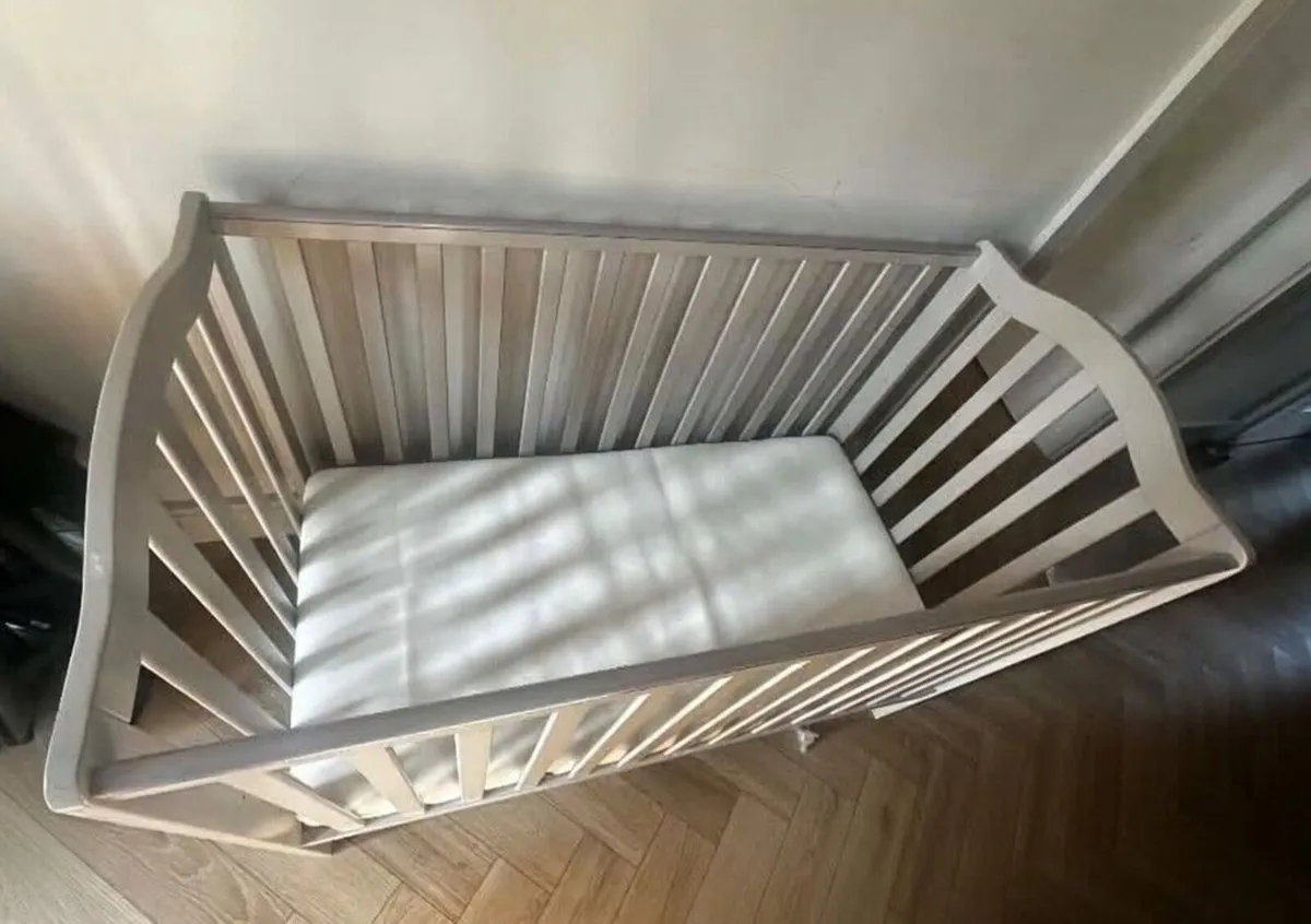 Large Baby Cot with Clean Mattress - Image 2