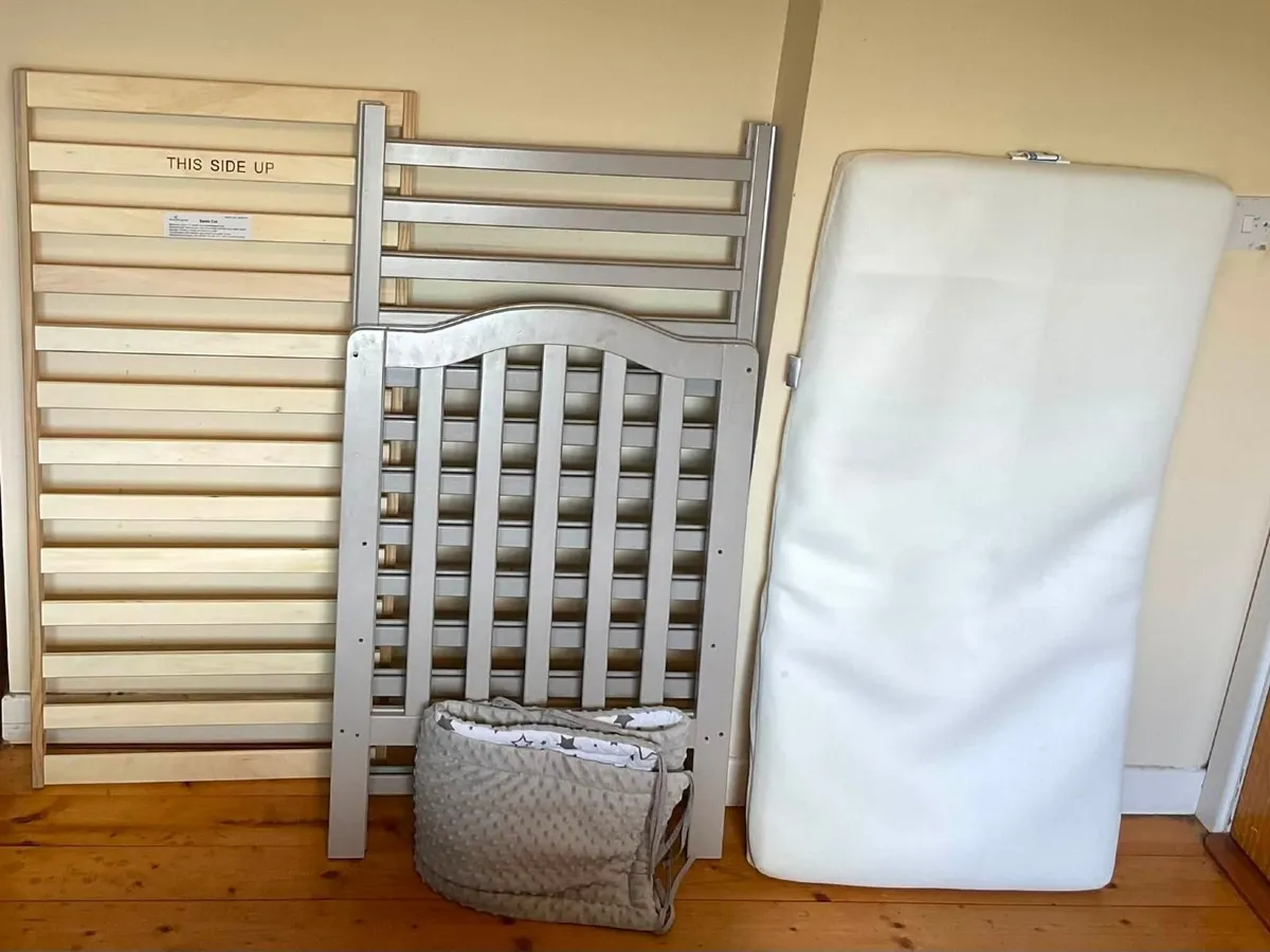 Large Baby Cot with Clean Mattress - Image 4