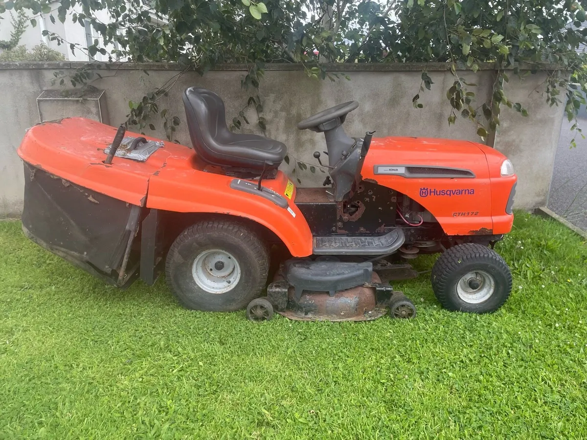Ride on lawnmower - Image 1