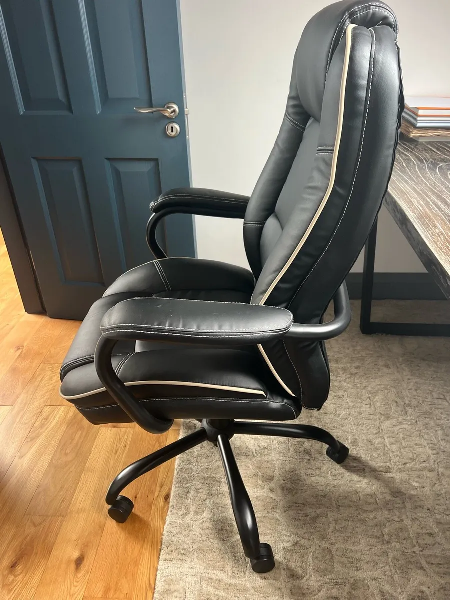 Leather office chair top condition - Image 2