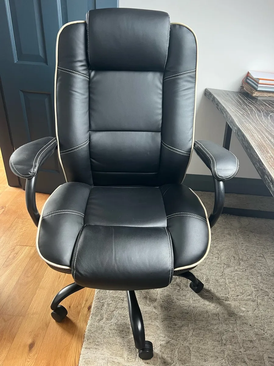 Leather office chair top condition - Image 3