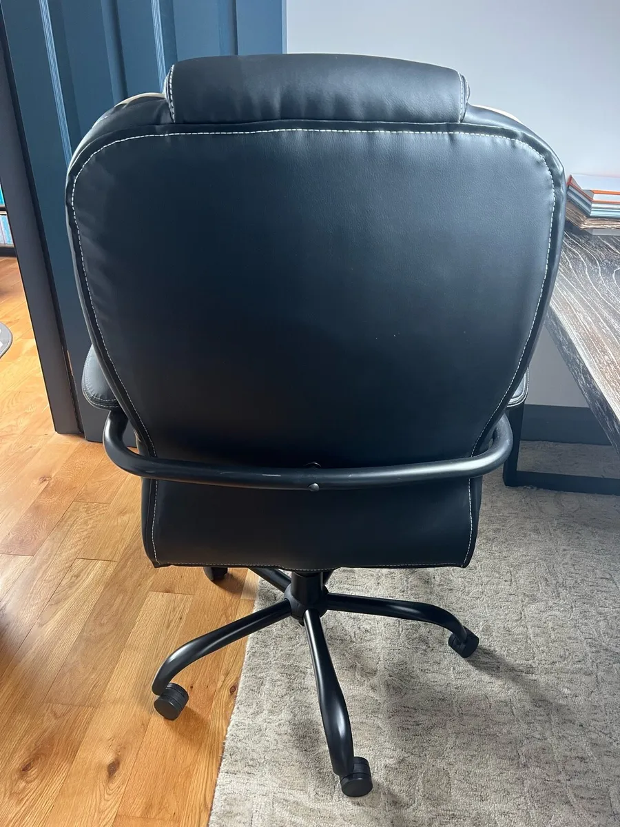 Leather office chair top condition - Image 1