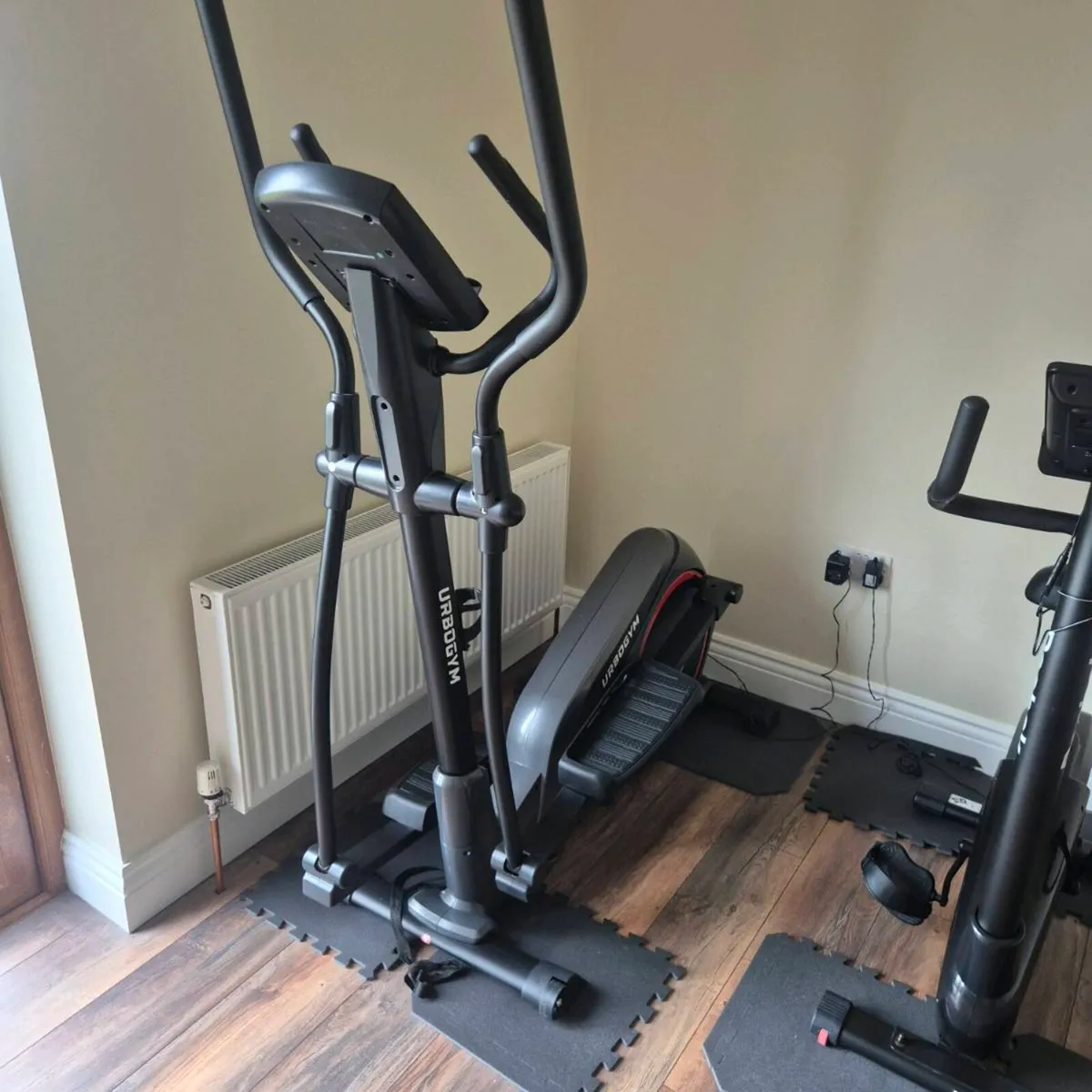 Cross trainer - Image 1