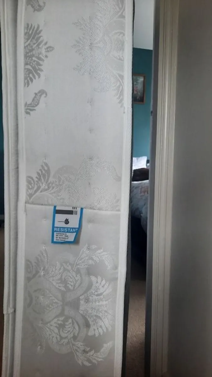 4ft Mattress- like new - Image 3
