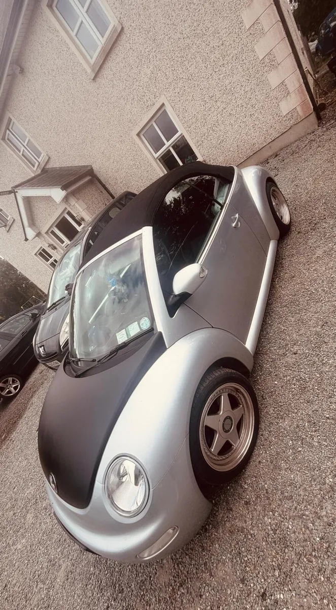 Volkswagen Beetle 1.6 Petrol Convertible - Image 4