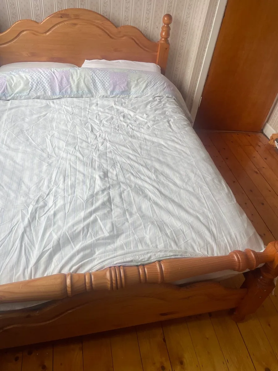 Household furniture - Image 1