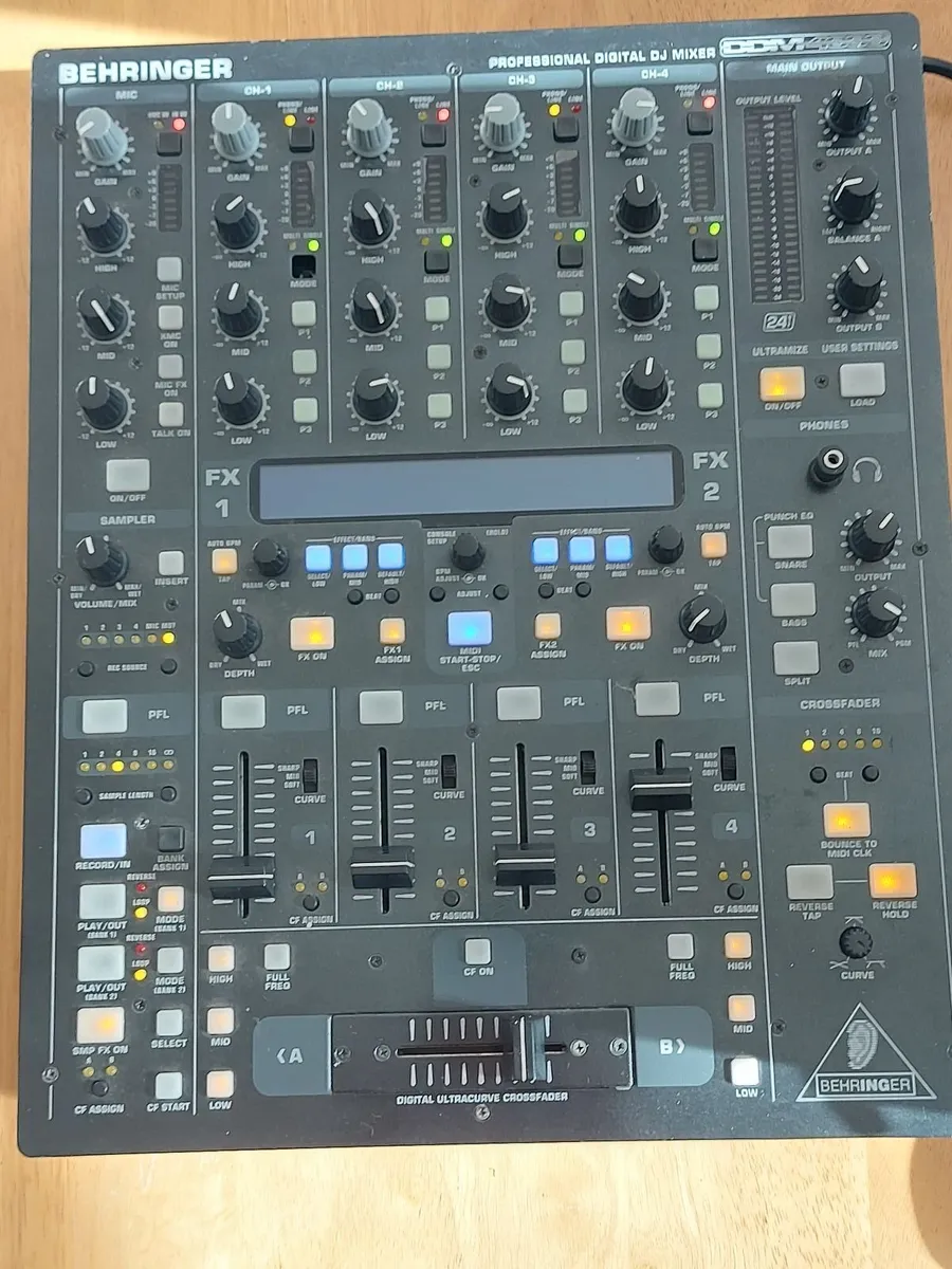 BEHRINGER DIGITAL DJ MIXER DDM4000 with Power Lead - Image 1