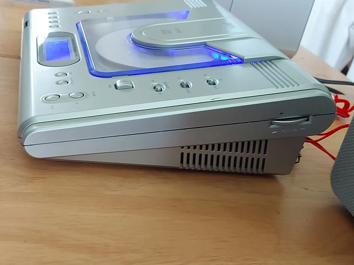 jWIN Micro Hi-Fi CD Player with AM-FM Stereo Radio - Image 4