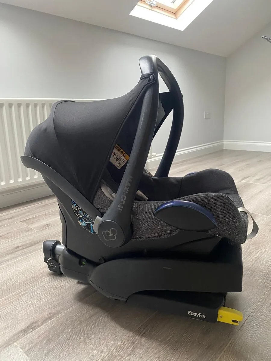 Maxi Cosi Cabriofix Babyseat (Isofix base) - Image 2