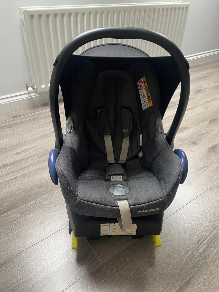 Maxi Cosi Cabriofix Babyseat (Isofix base) - Image 1